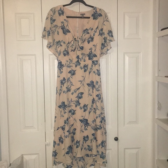 Chelsea28 Dresses & Skirts - Higher low dress